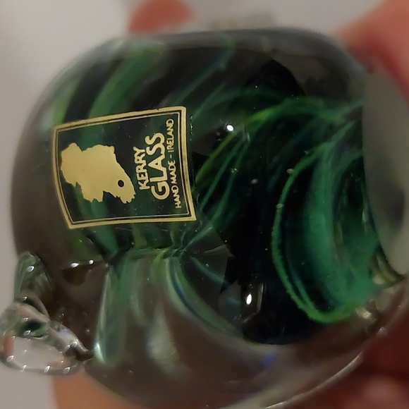 Vtg Cute Kerry Glass of Ireland Hand-blown Swirled Green Pig Figurine/paperweigh - Picture 6 of 6